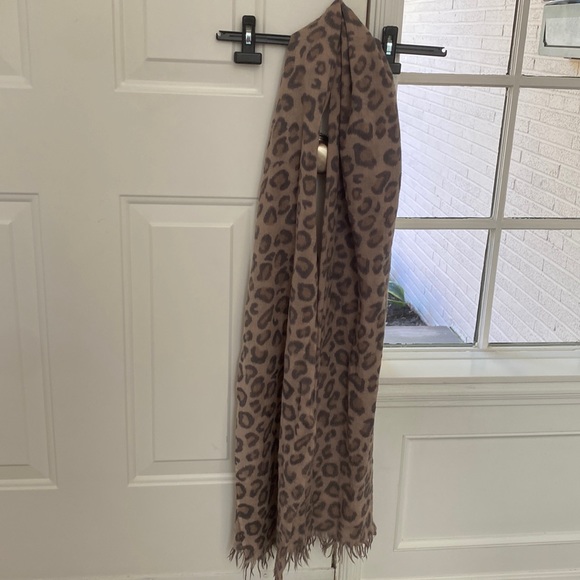 Aritzia scarf - Picture 3 of 3